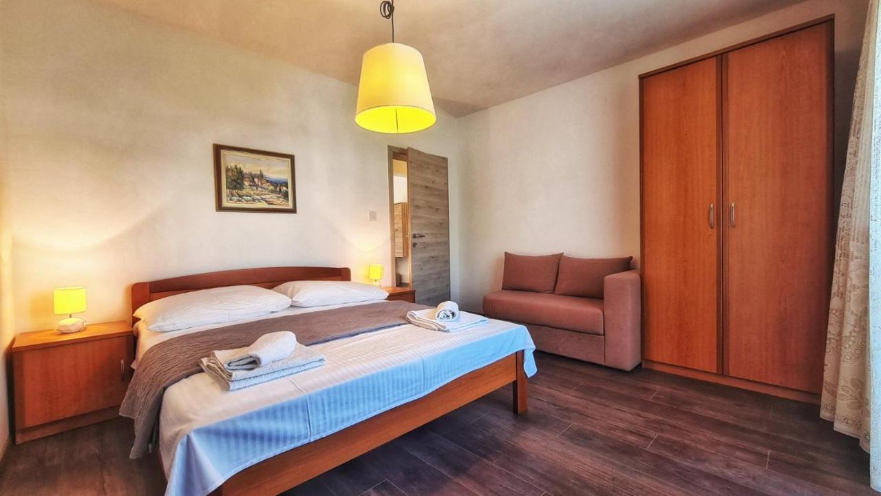 Apartments Ribaric Palit Екстер'єр фото