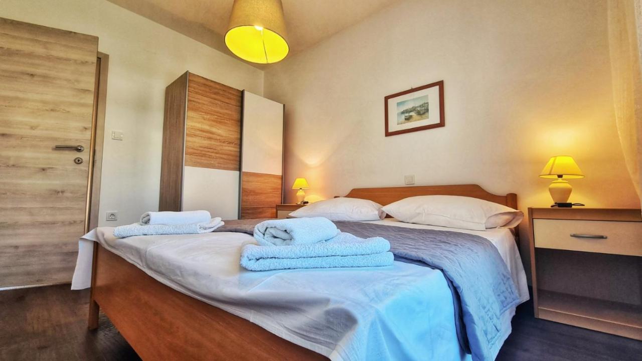 Apartments Ribaric Palit Екстер'єр фото